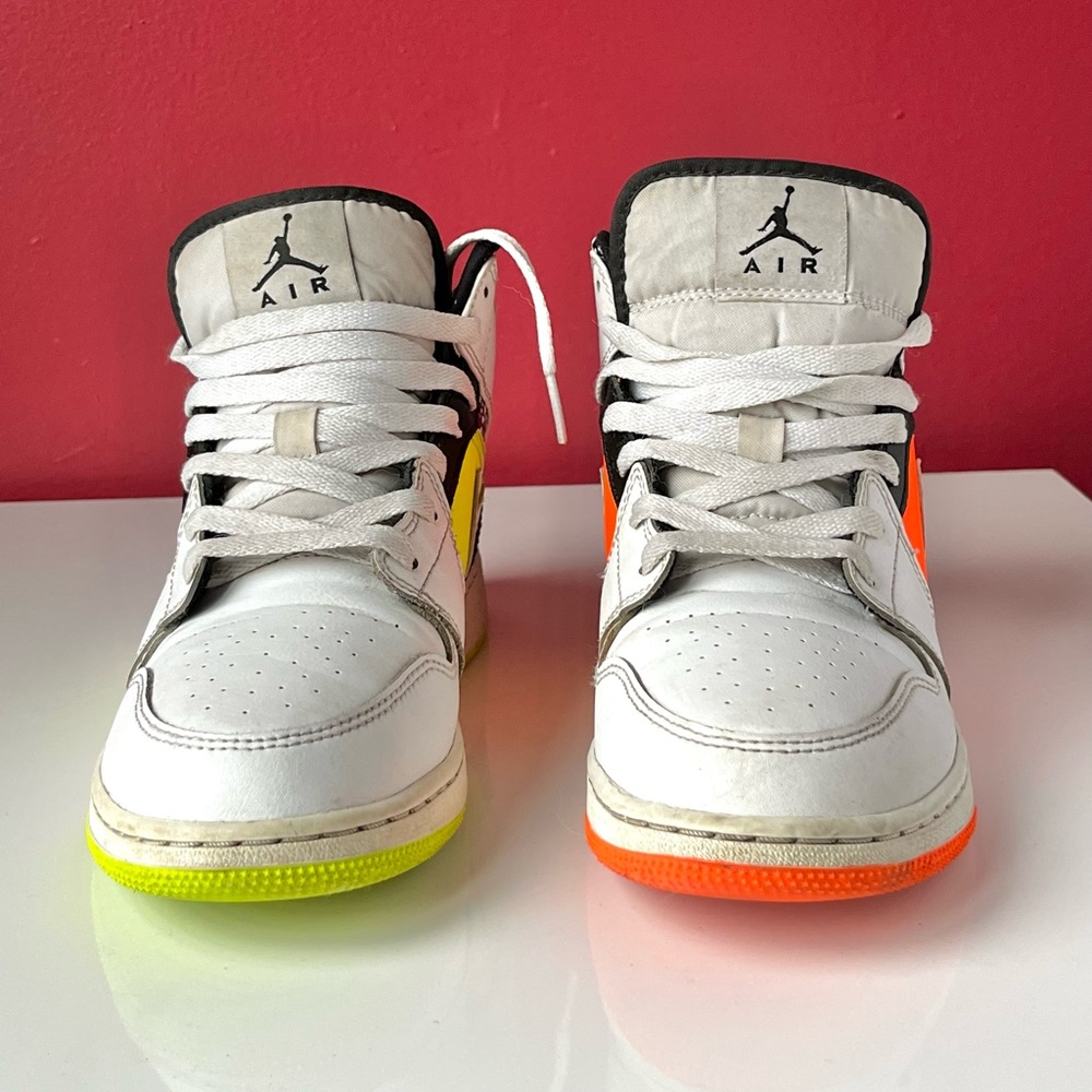 Jordan 1 Mid Notebook - Picture 8 of 9
